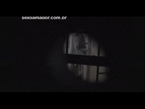 ❤️ Ξανθιά κοπέλα βιντεοσκοπήθηκε κρυφά από ηδονοβλεψία της γειτονιάς κρυμμένο πίσω από κούφια τούβλα ❌ Γαμημένο βίντεο